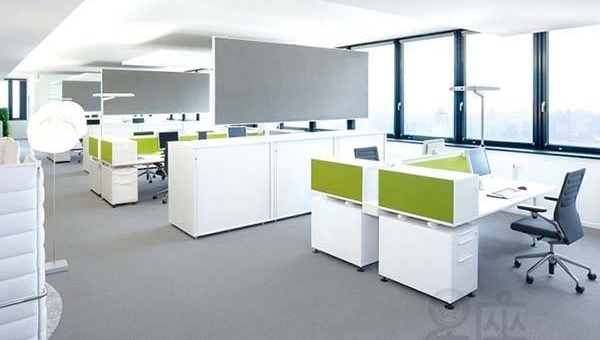 办公室座位后方有同事座位风水如何-主题美化网