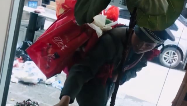 店铺门口放两个红色灯笼风水好吗-主题美化网