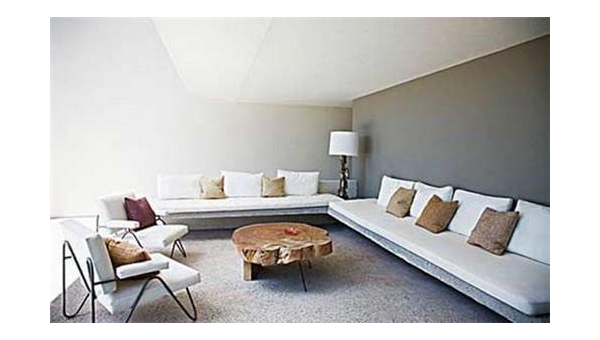 客厅摆放壁灯的风水布局-主题美化网